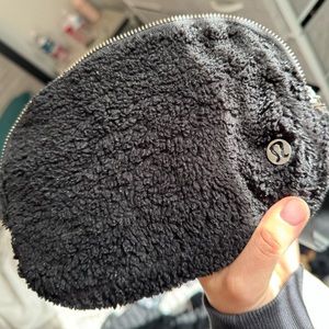 Lululemon everywhere black fleece belt bag